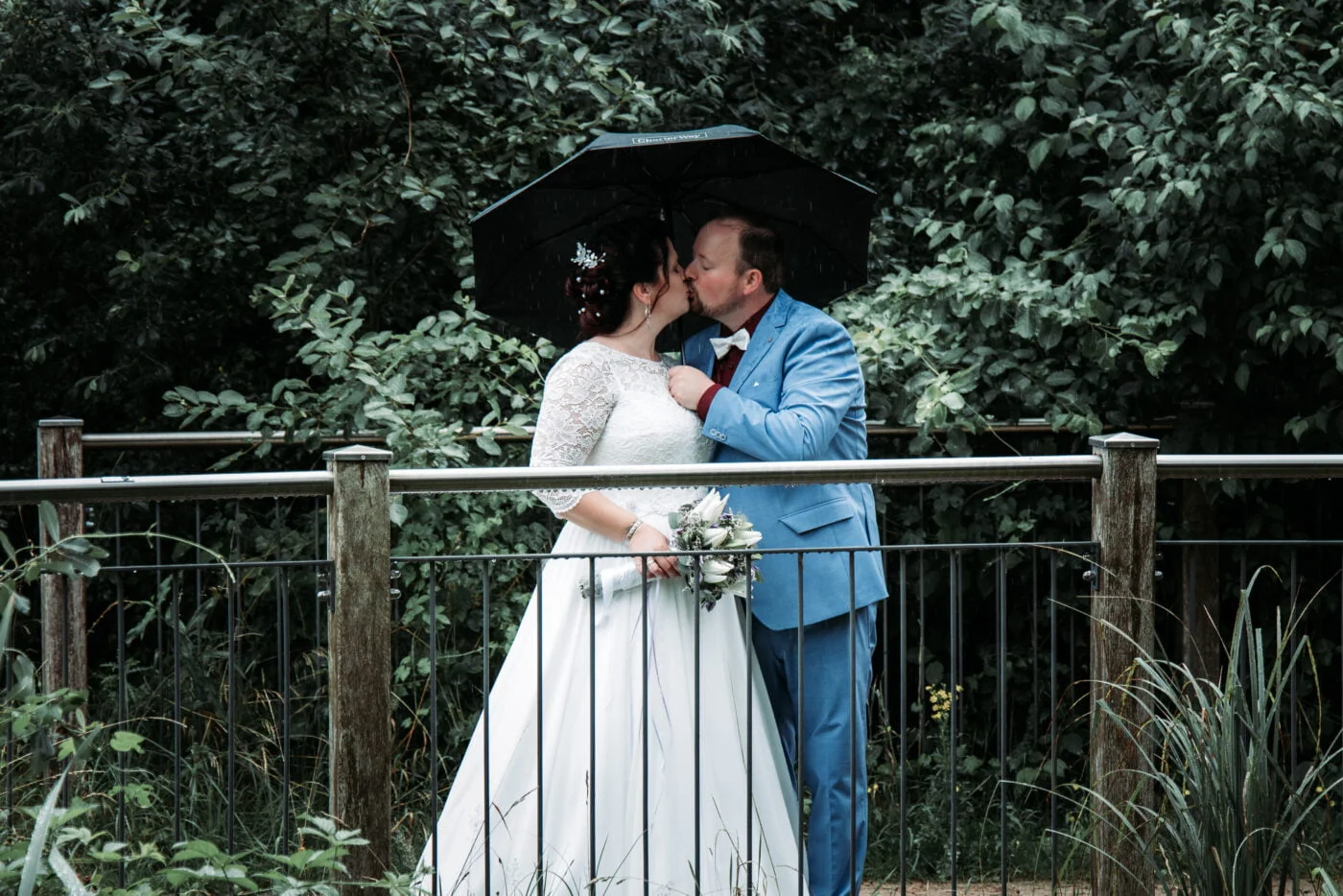 Hochzeitsfoto bei Regen